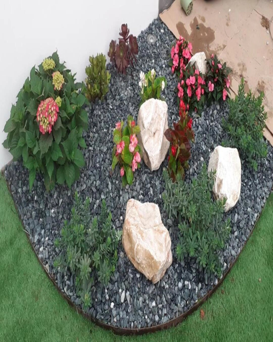 aiuola con ciottoli verde alpi