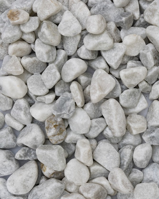 Vista dall'alto ciottoli di marmo bianco di Carrara dimensione media
