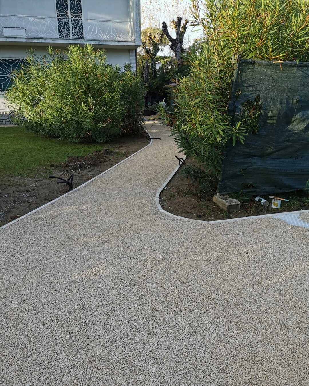 Granulato Botticino 9 -12mm su gravel grid carrabile