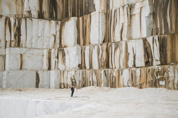 Come avviene l’estrazione del Marmo Bianco di Carrara e la riduzione in ciottoli e ghiaia